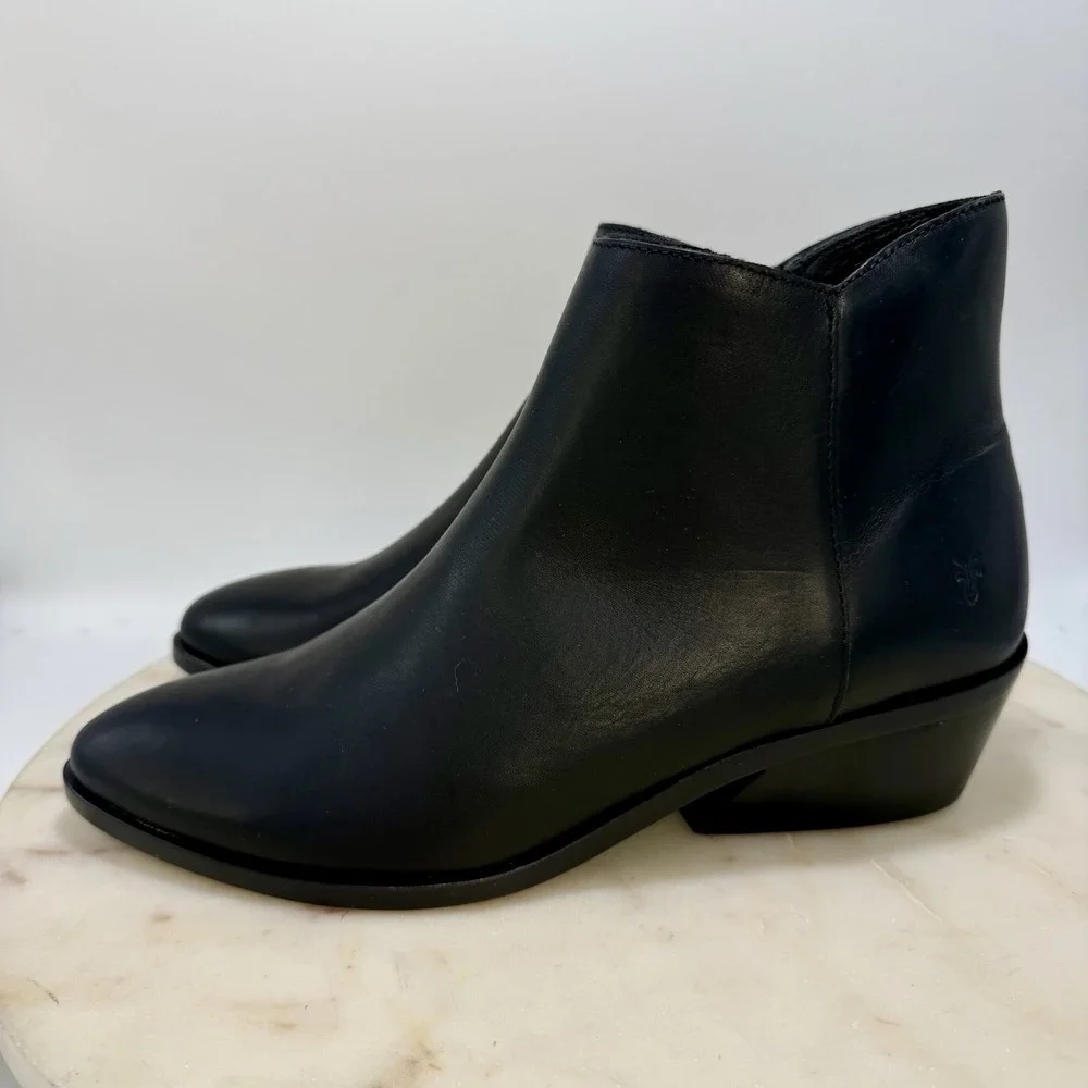 Frye Farrah Inside Zip Booties Women's Size 8M Black Leather Ankle